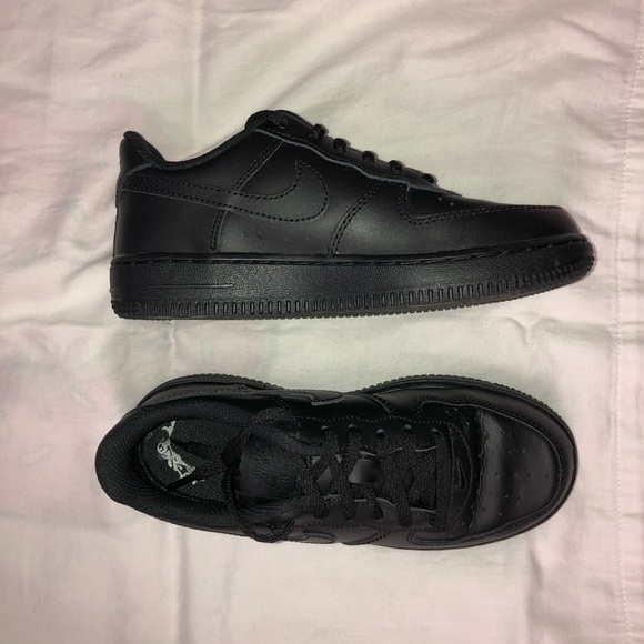 Nike Air Force 1 all black size 2y - Picture 1 of 4